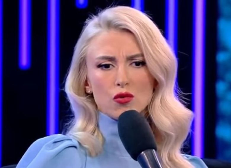 Andreea Bălan, reacție dură pe rețelele de socializare Andreea Bălan, reacție dură pe rețelele de socializare