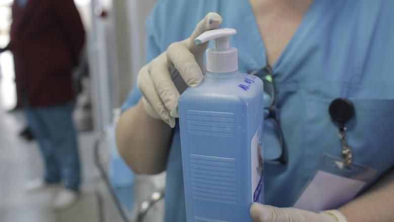 dezinfectant Un medic român a dezvăluit misterul. Care este cea mai eficientă metodă de combatere a virusului COVID-19. Costă doar 1 leu
