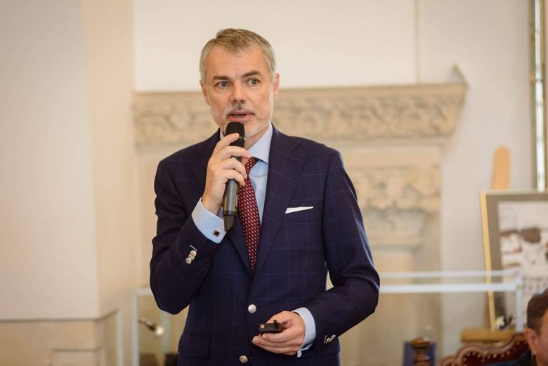 Ce facem ca să nu aducem coronavirusul în casă. Sfaturile medicului Mihai Craiu