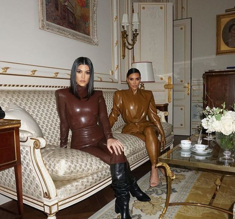 Vești uriașe în familia Kardashian! S-a fotografiat cu burtica de gravidă la vedere Vești uriașe în familia Kardashian! S-a fotografiat cu burtica de gravidă la vedere