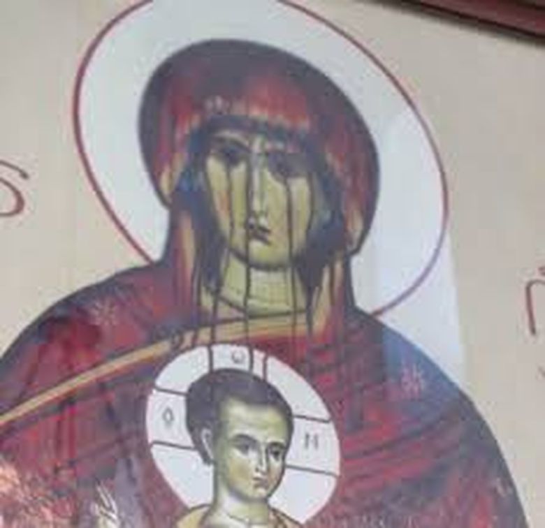 plânge icoana, mănăstirea frăsinei, icoana maicii domnului cu pruncul iisus, semn de la dumnezeu, plânge icoana maicii domnului
