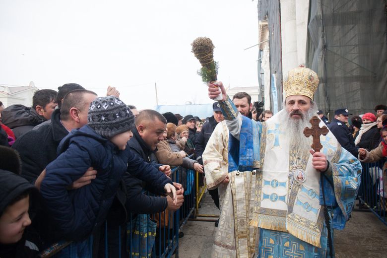 Mitropolitul Teofan al Moldovei și Bucovinei vrea credincioșii la Biserică și la cimitir, de Paște