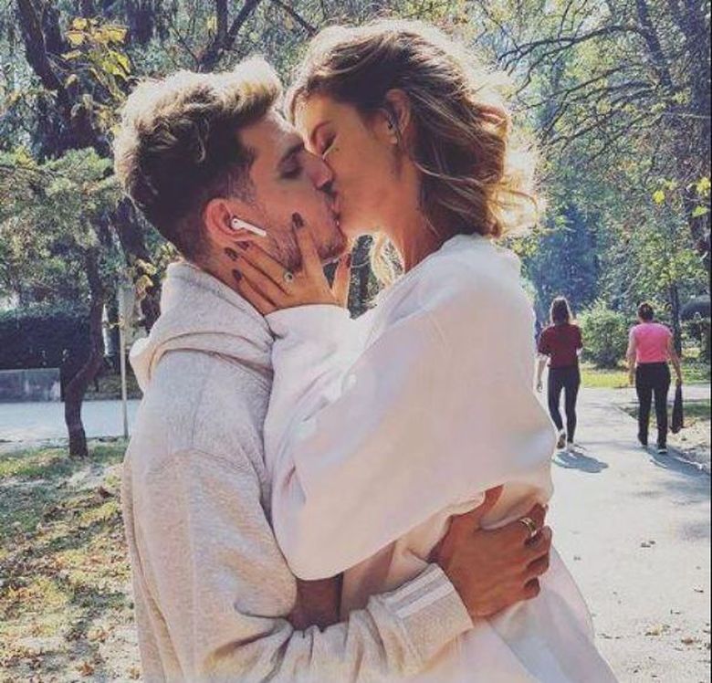 Ramona Olaru şi Cuza s-au împăcat şi vor să se căsătorească! Cei doi formează un cuplu foarte frumos! Ramona Olaru şi Cuza s-au împăcat şi vor să se căsătorească! Cei doi formează un cuplu foarte frumos!