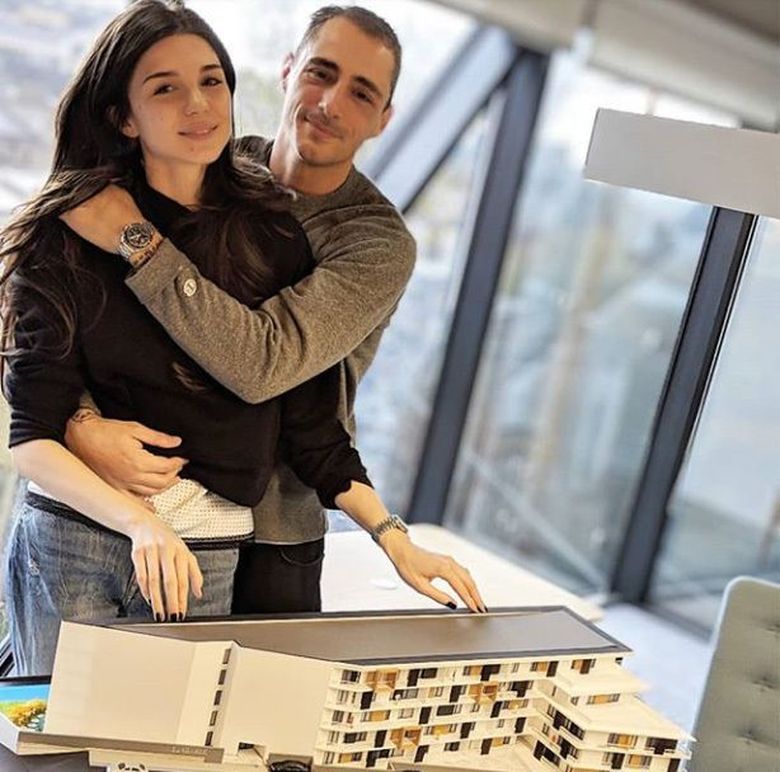 Vladimir Drăghia și familia lui se mută în casă nouă în plină pandemie de coronavirus! Vezi cât costă apartamentul de lux cu vedere la lac! Vladimir Drăghia și familia lui se mută în casă nouă în plină pandemie de coronavirus! Vezi cât costă apartamentul de lux cu vedere la lac!