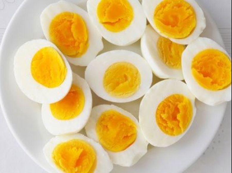 E bine să mâncăm ouă? Sunt dăunătoare sau superalimente? E bine să mâncăm ouă? Sunt dăunătoare sau superalimente?