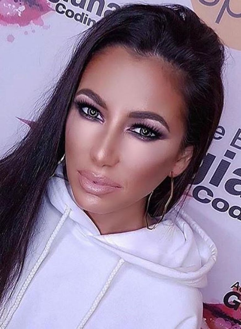 Scene incendiare între Faimoasa Cătălina Șeicaru și Roxana Vancea! S-au sărutat și imaginea a fost făcută publică: „Ai fost cu ea împreună?” Scene incendiare între Faimoasa Cătălina Șeicaru și Roxana Vancea! S-au sărutat și imaginea a fost făcută publică: „Ai fost cu ea împreună?”