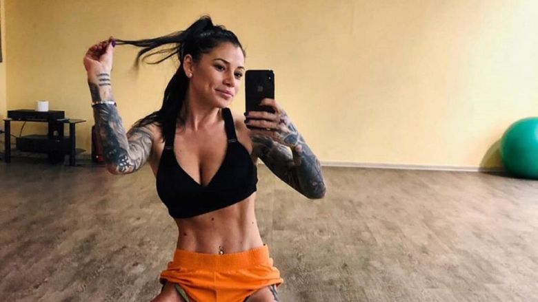 Roxana Vancea, fotogarafia care i-a pus pe jar pe fani. Răspunsul acid al vedetei: „Nu vă obosiți...” Roxana Vancea, fotogarafia care i-a pus pe jar pe fani. Răspunsul acid al vedetei: „Nu vă obosiți...”