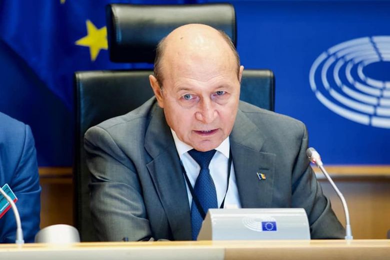Traian Băsescu cere revenirea la starea de urgență Traian Băsescu cere revenirea la starea de urgență