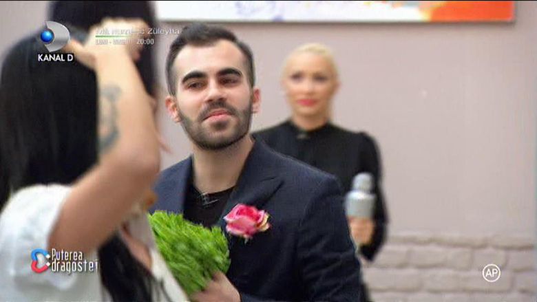 Renat de la Puterea dragostei a fost eliminat din emisiune. Concurentul a primit a treia banderolă