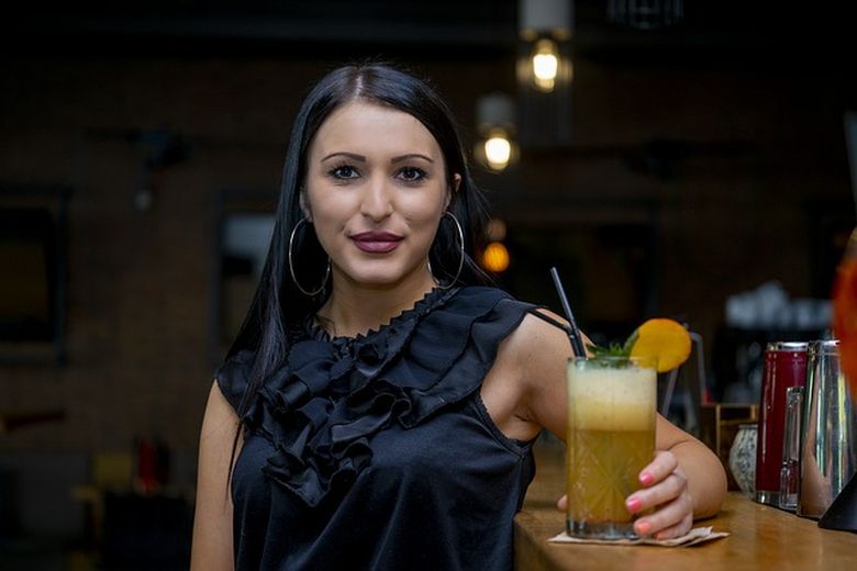 Cum să consumi alcool la un party fără să te îmbeți? Cum să consumi alcool la un party fără să te îmbeți?