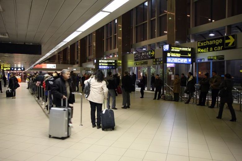 Reguli noi pentru românii care se întorc din străinătate! În ce condiții nu se impune carantina sau izolarea?