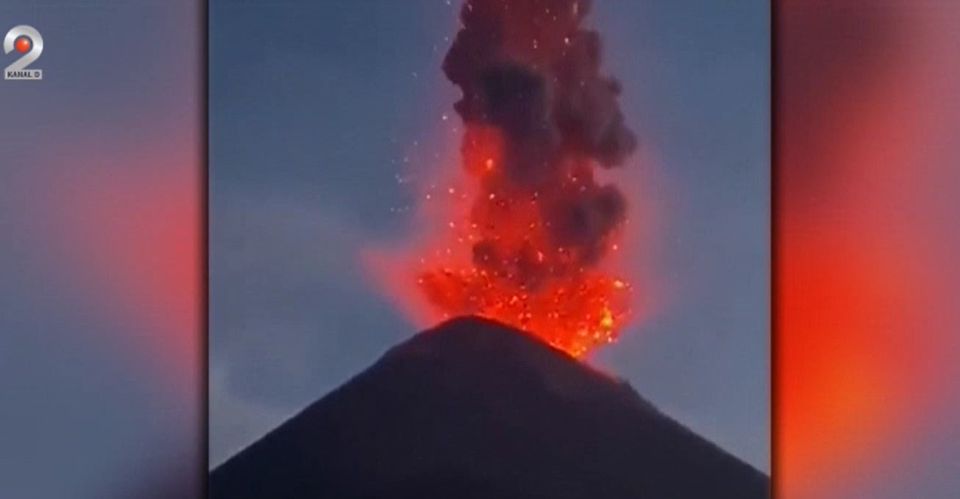 etna a erupt 