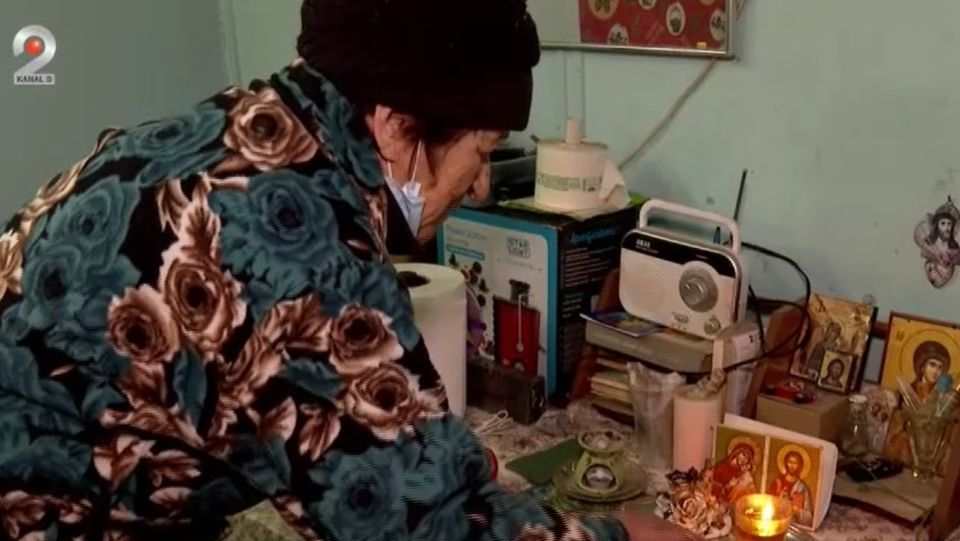 pensii mici, masa de craciun, batrani romania, pensionari 