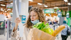 Primele scumpiri în 2024! Lista produselor care vor avea prețuri mai mari în noul an