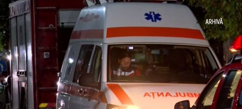 vreme extrema, vant puternic, accident rutier galati, microbuz rasturnat 