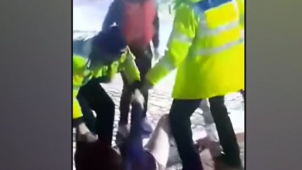 femeie batuta, soferita, politisti anchetati, ipj dambovita