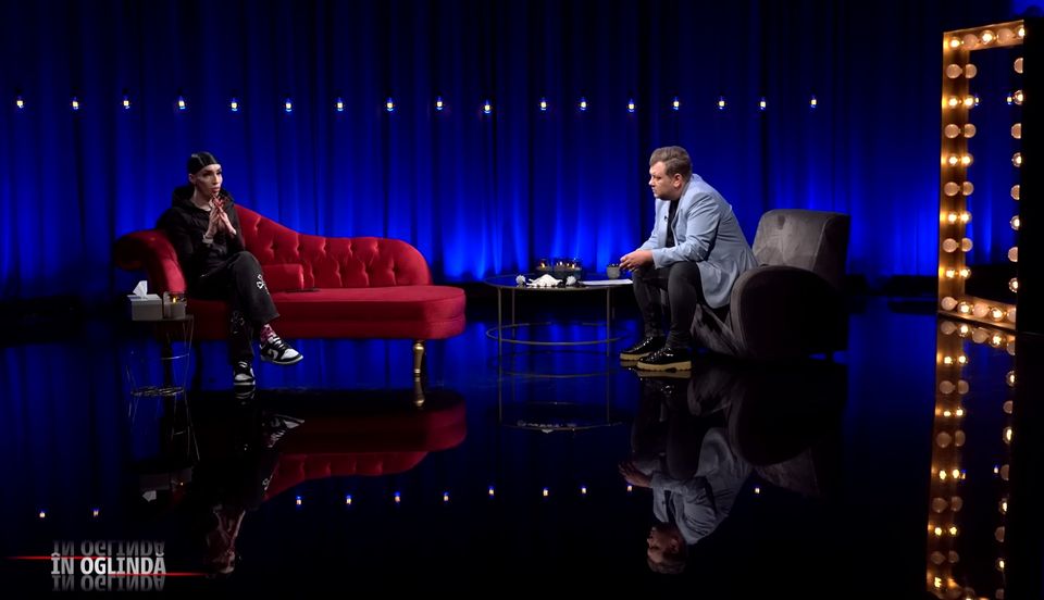 777 Robert, la In Oglinda 