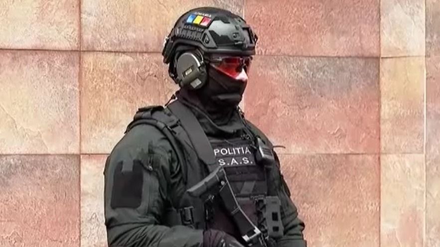 medic estetician, corupere de minori, interventii estetice, chirurg plastician 