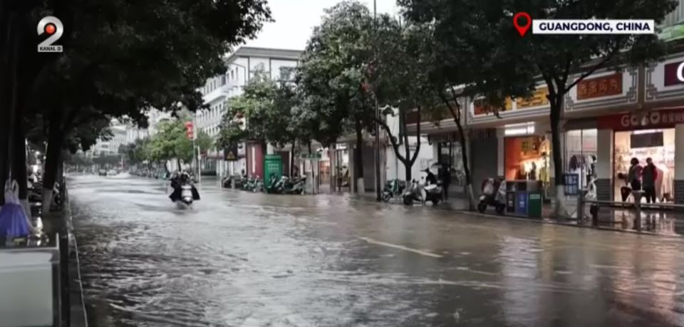 inundatii china, ploi torentiale, vreme extrema 