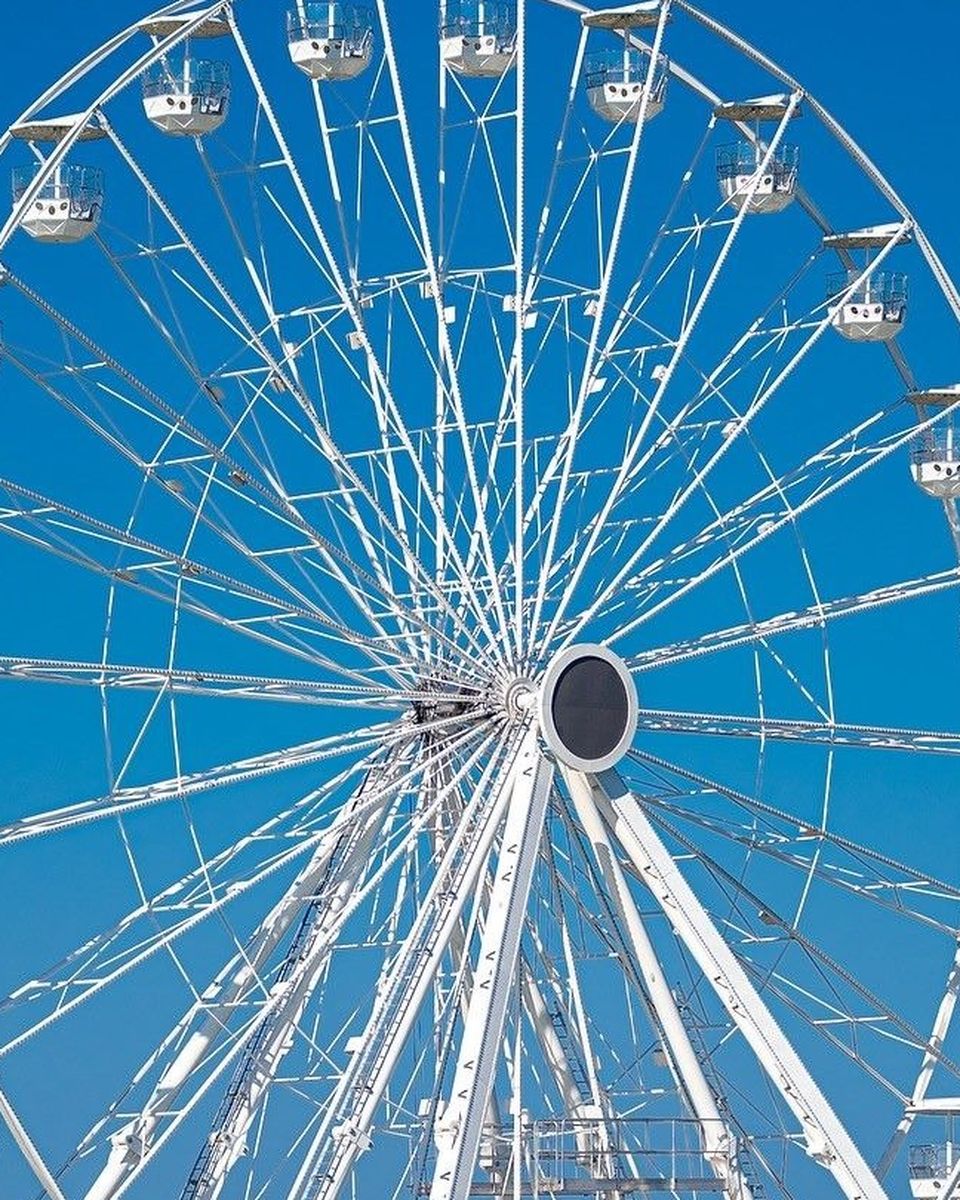 120 De mii de tineri iau cu asalt Costineștiul