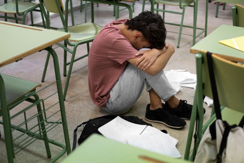  Un elev de 17 ani din Brașov a fost abuzat de colegii săi de clasă &icirc;ntr-o excursie.