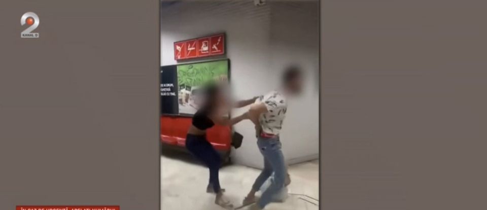  O femeie bătută de soț la o stație de metrou din Capitală a fost  salvată de altă femeie