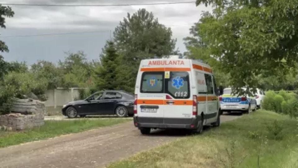 Doi soți din Timiș au fost găsiți &icirc;njunghiați la ei &icirc;n curte