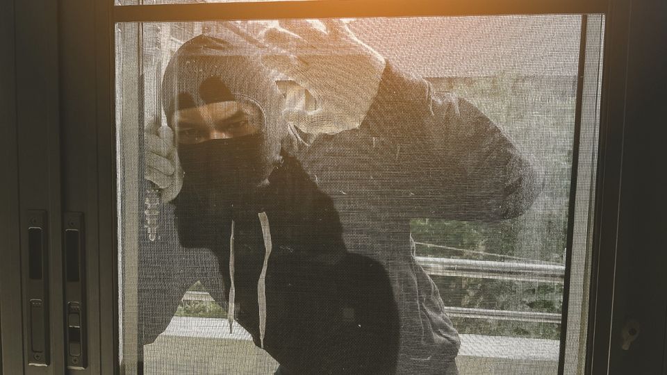 Liviu Apetrei, românul care a aruncat trei hoți peste balustradă în Italia