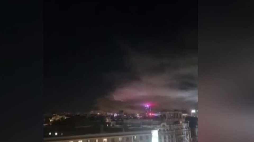 VIDEO Incendiu de proporții în București. Nor toxic de fum și ...