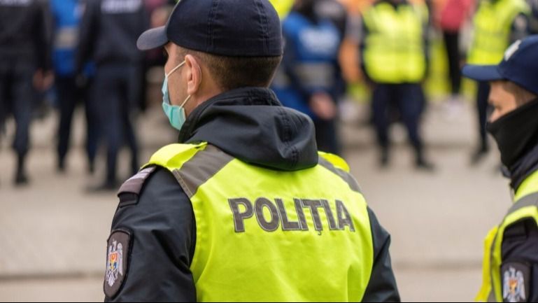 Tânărul care a lansat amenințări în școlile din România ar putea primi închisoare pe viață