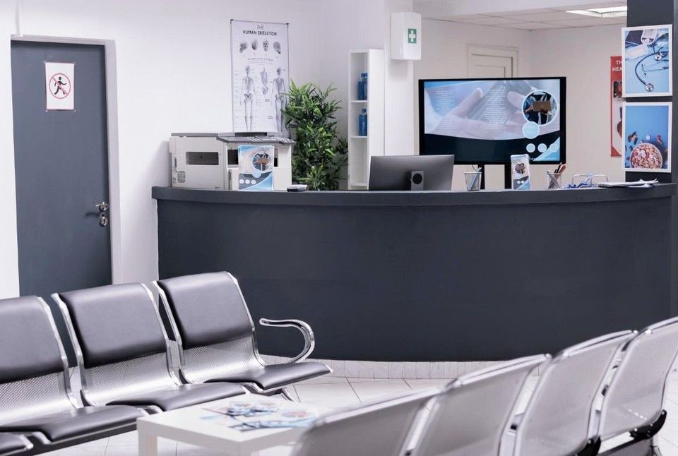 Un copil s-a stins din viață, iar mama și fratele său ar fi ajuns la spital, după ce au m&acirc;ncat crenvurști