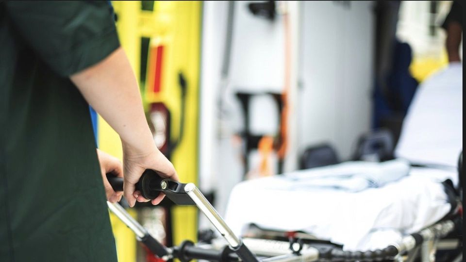 O farmacistă din Buzău a fost înjunghiată în plină zi de concubinul ei