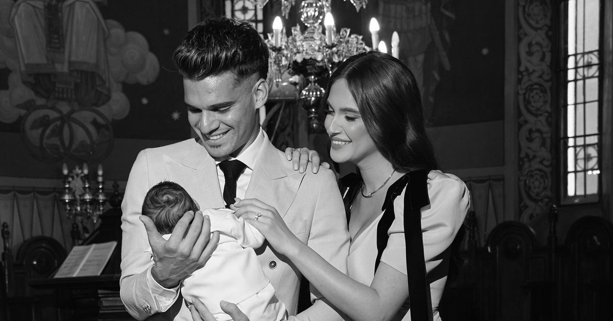 Ianis Hagi și soția lui, Elena, și-au botezat băiețelul. Iată ce nume ...