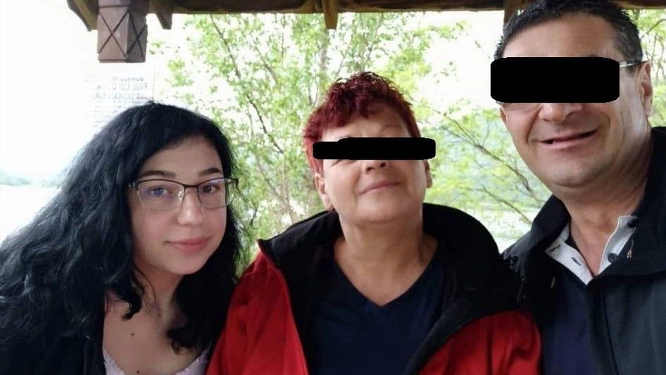 Nicola și-a luat viața, după ce s-a certat cu iubitul său. Nicola și-a luat viața, după ce s-a certat cu iubitul său.