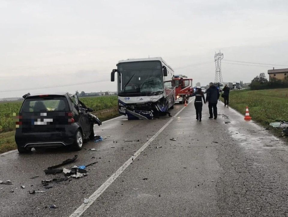 O rom&acirc;ncă din Italia a murit &icirc;ntr-un accident de mașină