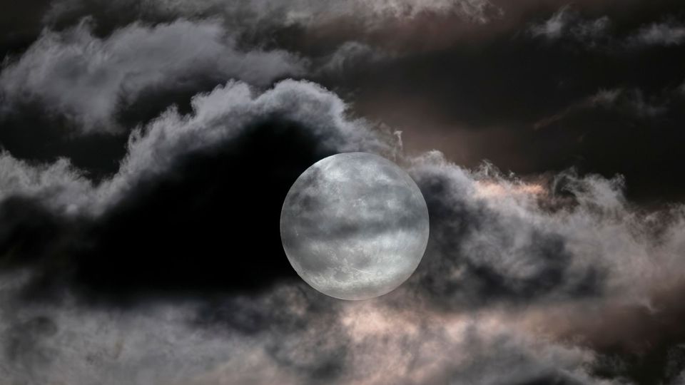 Luna Castorului luminează cerul pe 5 noiembrie 2025.