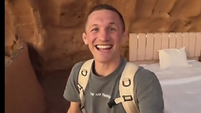 Locul ireal din mijlocul deșertului unde poți dormi sub cerul liber