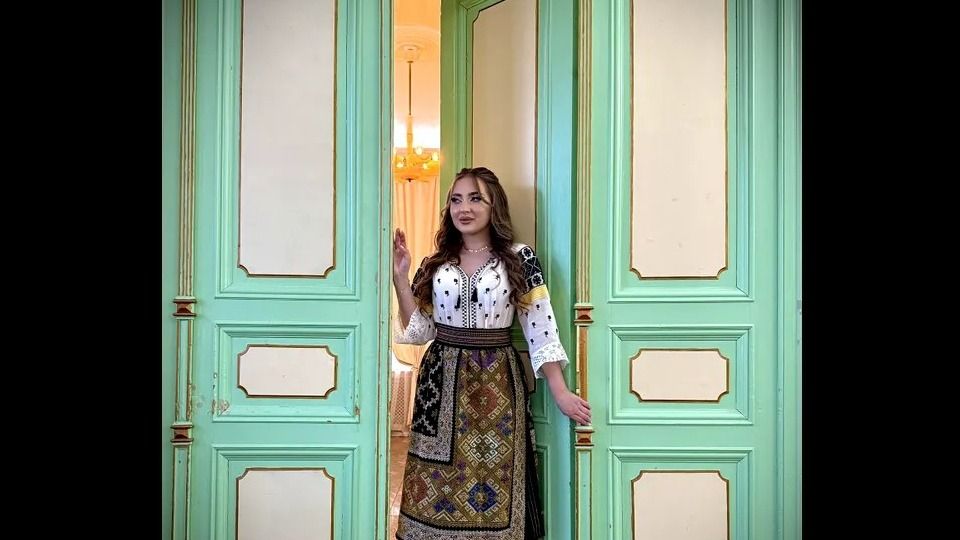 Cine este cântăreața de muzică populară care s-a răsturnat cu mașina în Târgu Jiu? 