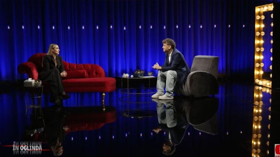 Alina Sorescu, colpleșită de emoții, în cadrul emisiunii „În Oglindă”. 