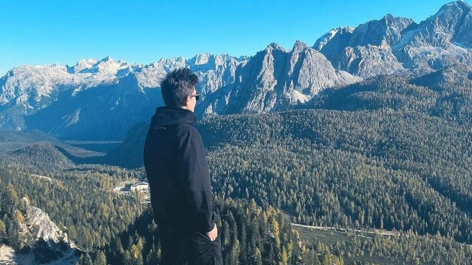 Un t&acirc;năr de 25 de ani a fost ucis &icirc;n stil mafiot.