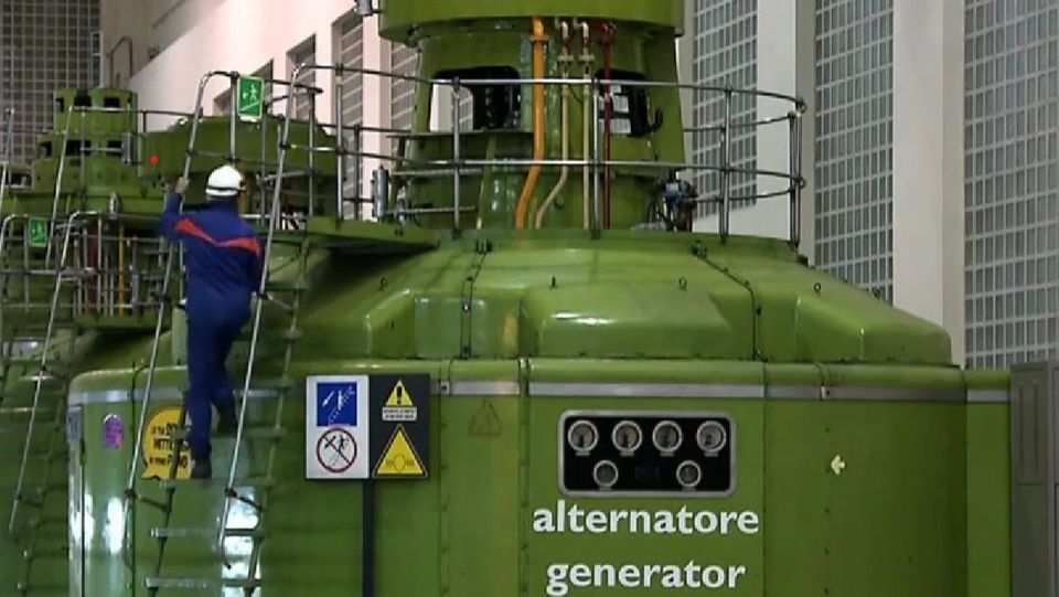 Un rom&acirc;n și-a pierdut viața, după ce a fost strivit de un utilaj. 