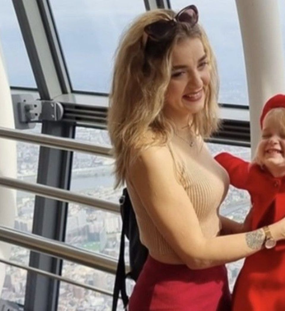 Tragedia Corinei, t&acirc;năra de 26 de ani care și-a pierdut viața pe autostrada A1 &icirc;mpreună cu fiica ei. 