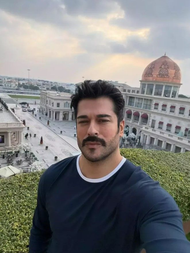 Burak &Ouml;z&ccedil;ivit 