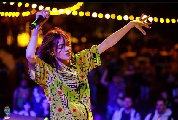 Roxen s-a dezbrăcat de secrete la &bdquo;Invitatul de 12&rdquo;. Sigur nu știai asta despre artistă: &bdquo;&Icirc;mi place să stau &icirc;n pădure&rdquo;