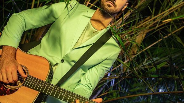 Aminitiri din Copilărie cu Liviu Teodorescu, la &bdquo;Invitatul de 12&rdquo;. Cum a reușit să-și ia singur o cărămidă &icirc;n cap