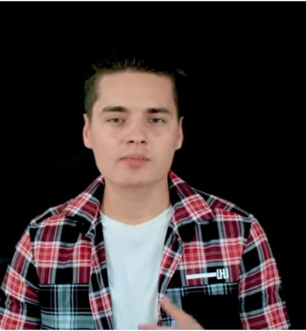 Vloggerul Selly, &icirc;nt&acirc;lnire cu Monica Anisie pentru o reformă școlară. Ironii acide din partea profesorilor: &bdquo;Baiatul are vise. E liber să viseze!&rdquo;