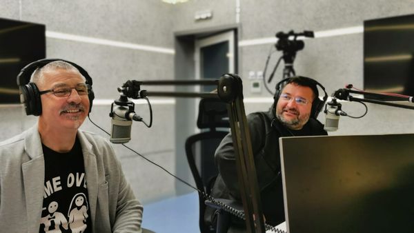 VIDEO | Popa Vasile, dascălul Neluțu și Orlando au reinterpretat a melodia „Dau Moda” la Scularea