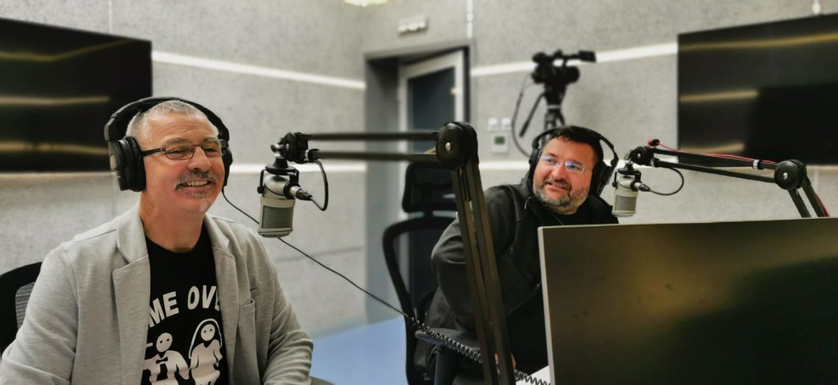 VIDEO | Popa Vasile, dascălul Neluțu și Orlando au reinterpretat a melodia „Dau Moda” la Scularea