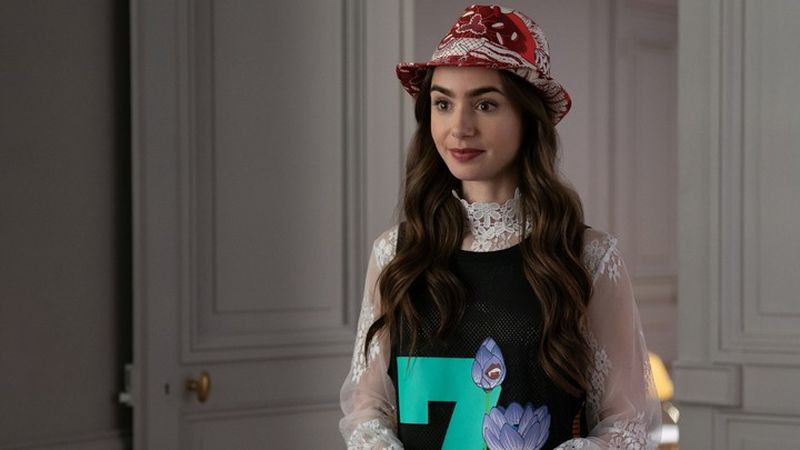 Cine este Lily Collins, actrița din serialul momentului &bdquo;Emily in Paris&rdquo;. Tocmai a fost cerută de soție