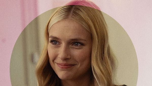 Cine este Camille Razat, actrița din Emily in Paris! Află totul despre star